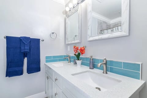 Combined shower/tub