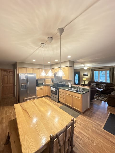 Eat-in kitchen with everything needed to fix any meal you would like. 