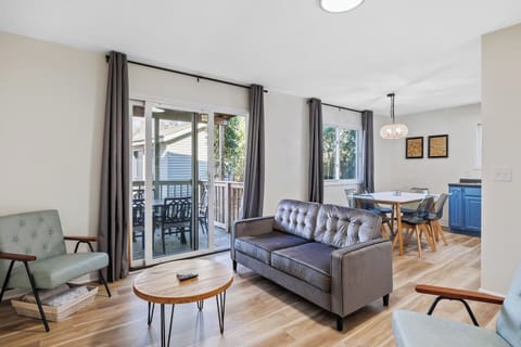 Living room in bottom unit with TV