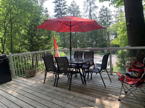 outdoor eating area