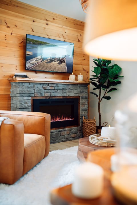 Smart TV, fireplace