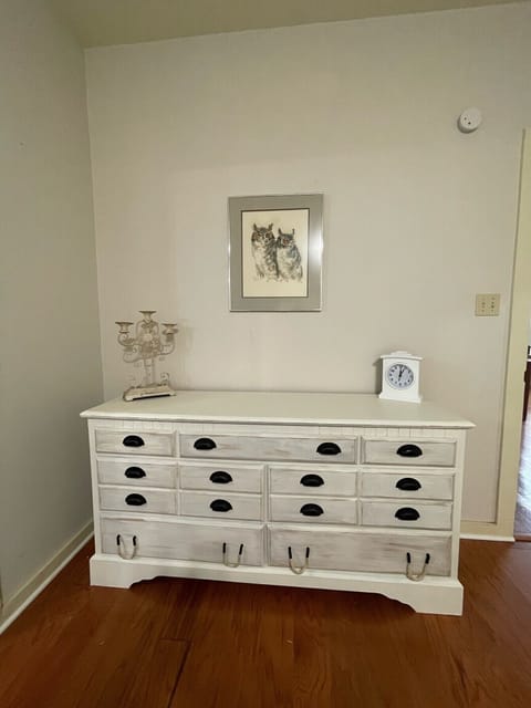 Dresser in the queens bedroom. 