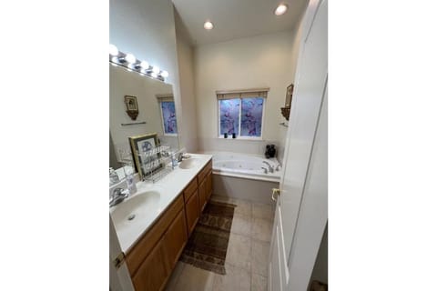 Combined shower/tub