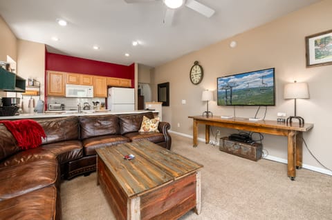 open kitchen and living room (2)