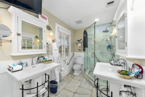 Combined shower/tub, hair dryer, bathrobes, towels