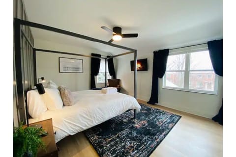 3 bedrooms, premium bedding, desk, blackout drapes