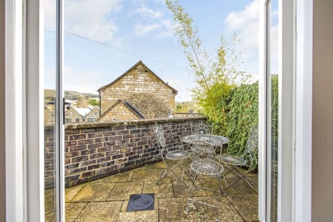 Abbots Cottage Patio - StayCotswold