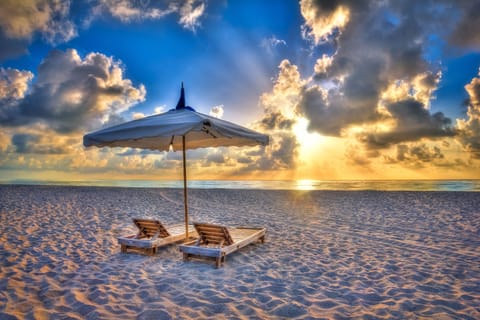 Beach nearby, sun loungers, beach towels