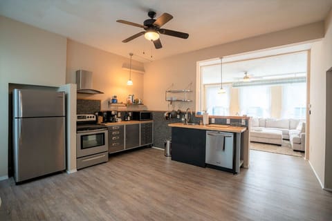 Private kitchen | Fridge, microwave, oven, stovetop