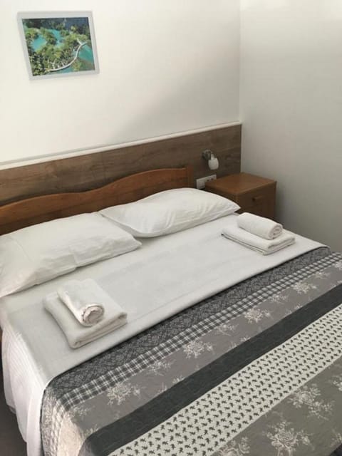 1 bedroom, internet, bed sheets