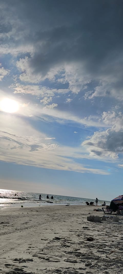 Beach nearby, sun loungers, beach towels