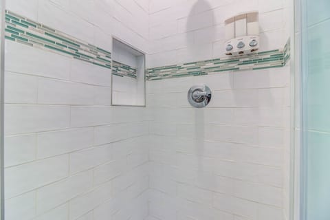 Combined shower/tub, hair dryer, towels, soap