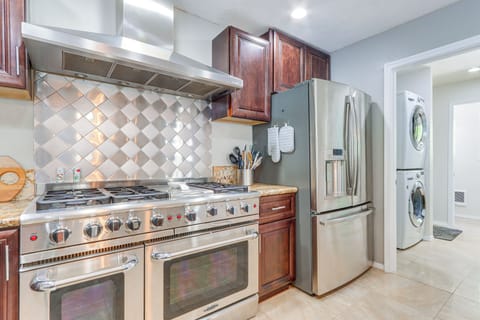 Kitchen | 2 Dishwashers | Microwave | Keurig Coffee Maker | 1st Floor