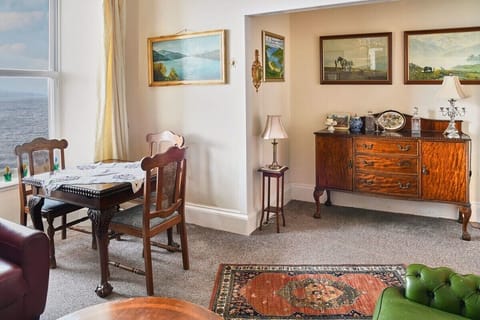 Freshwater River View, Innellan - Host & Stay