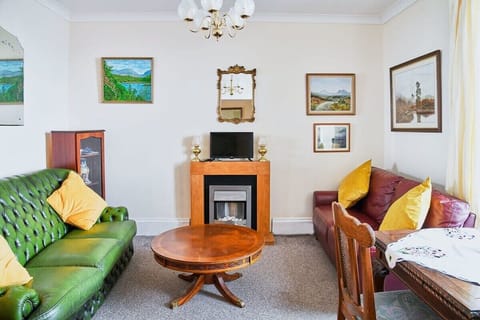 Freshwater River View, Innellan - Host & Stay