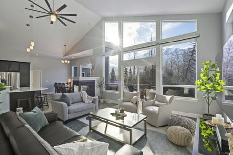 Luxe Living Room: Where Comfort Meets Amazing Views!