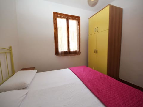 Building, Furniture, Property, Comfort, Wood, Textile, Window, Bed, Interior Design