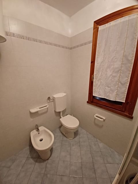 Wood, Building, House, Architecture, Interior Design, Window, Floor, Material Property, Flooring, Mirror