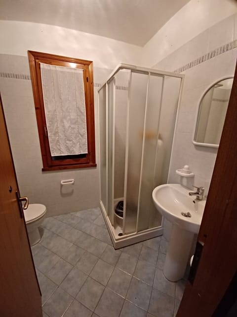 Wood, Stairs, Floor, Flooring, Hardwood, Wood Stain, Rectangle, Plywood, Ceiling, Building