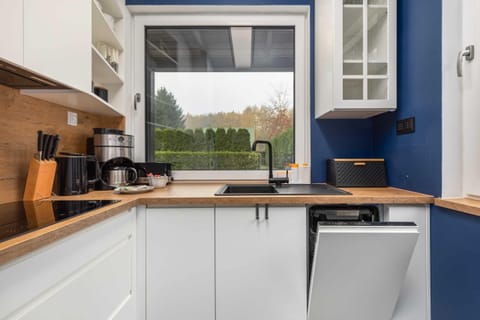 Fully equipped kitchen.