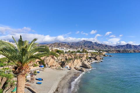 Beach nearby, beach towels