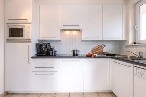 Modern kitchen (fully equipped)