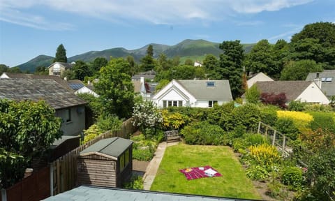 GREENGARTH, pet friendly, with open fire in Keswick House in Keswick