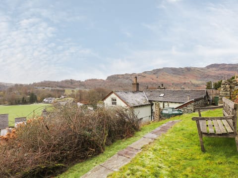 UNDERFELL, family friendly, character holiday cottage in Chapel Stile Cottage in England