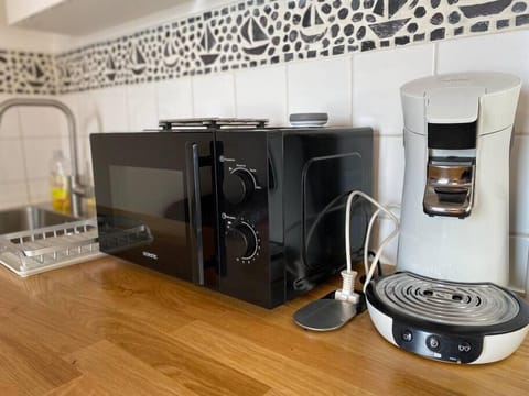 Fridge, microwave, oven, coffee/tea maker