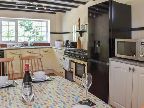 Kitchen/diner | Llys Elen Retreats - Llys Elen One - Llys Elen Cottages, Llanfairpwllgwyngyll