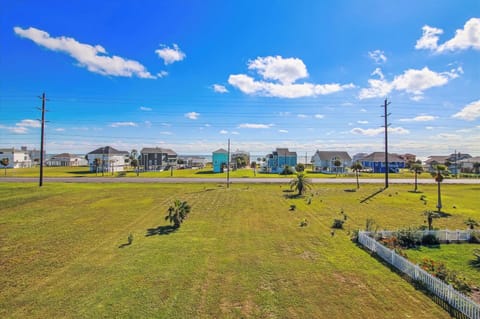 Picturesque Views - Take in picture-perfect views while out on the balcony! Enchanting ocean waves paired with beautiful, white sands are an unforgettable sight.