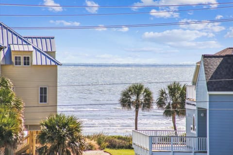 Few More Feet! - The ocean awaits! Since only a short walk separates you from the fun of the beach, why waste any time?