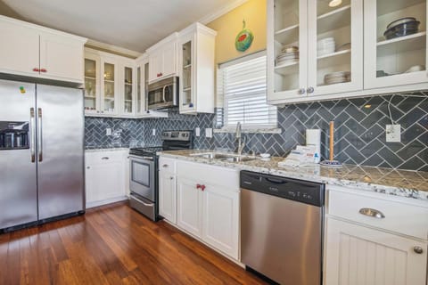 Fully Equipped Kitchen - You’ll find everything you need to prepare simple snacks or full course meals for you and your guests. All you add is the food and your favorite recipes.