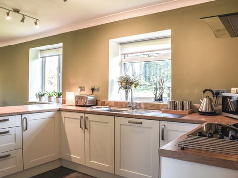 Kitchen area | Meadow Cottage - Gowerton Cottages, Gowerton, near Swansea