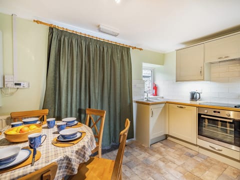 Kitchen/diner | 2 Fairview Terrace, Ambleside