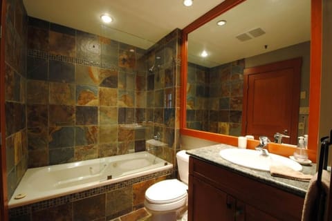 Combined shower/tub