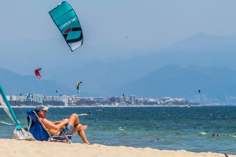 Beach nearby, sun loungers, beach towels