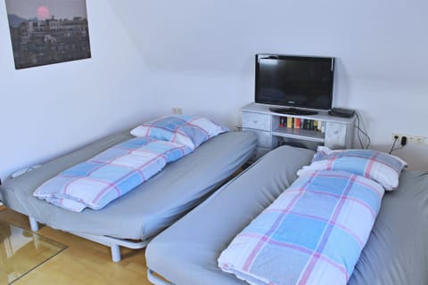 3 bedrooms, travel crib, WiFi, bed sheets