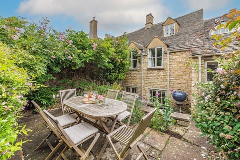 Greenview Cottage Garden - StayCotswold