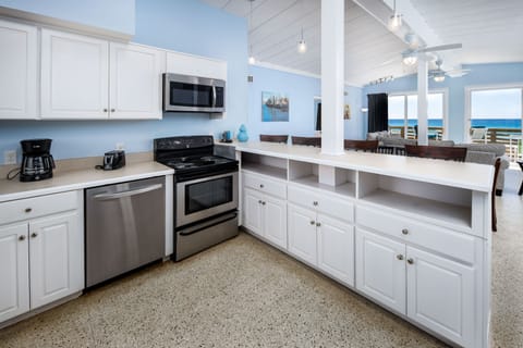 Kitchen - Full service kitchen for all your cooking needs