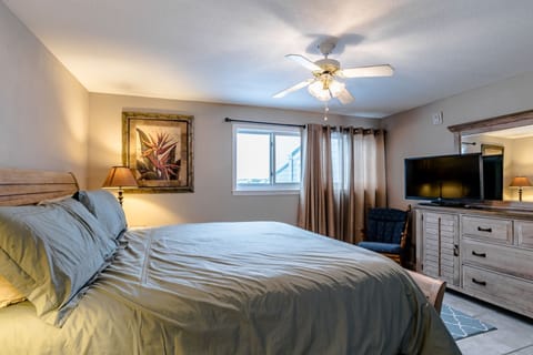 Sundown D32 Guest Bedroom #1 King Bed