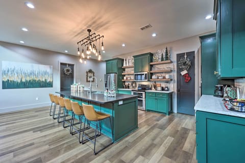 Kitchen | Keurig Coffee Maker | Blender | Toaster | High Chair