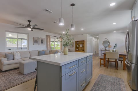 Private kitchen | Fridge, microwave, oven, stovetop