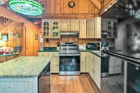 Kitchen | Dishware & Flatware Provided