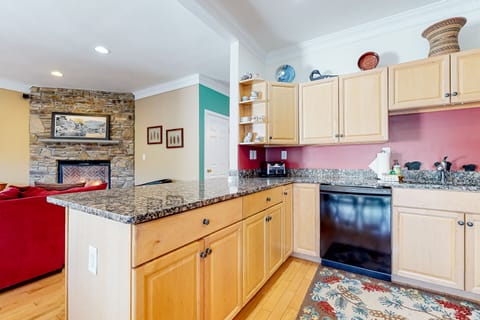 Dog-friendly mountain retreat with deck, pools, hot tub, washer/dryer & AC Condo in Woodstock