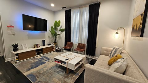 Living area | Smart TV, video games, DVD player, table tennis