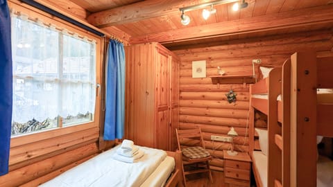 2 bedrooms, travel crib, free WiFi