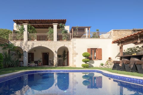 Masterfully pairing period features with clean contemporary design.