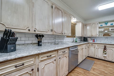 Kitchen | Private Setting | Natural Lighting