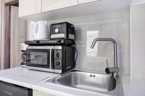 Fridge, microwave, stovetop, coffee/tea maker